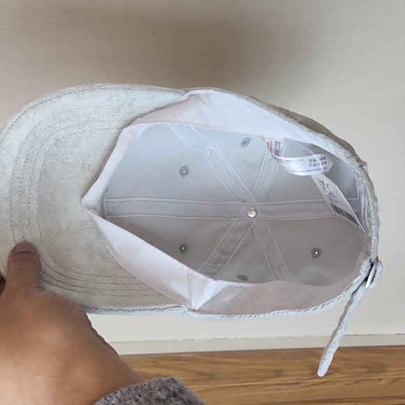 Urban Outfitters Silver Velvet Ball Cap Hat - Picture 3 of 4